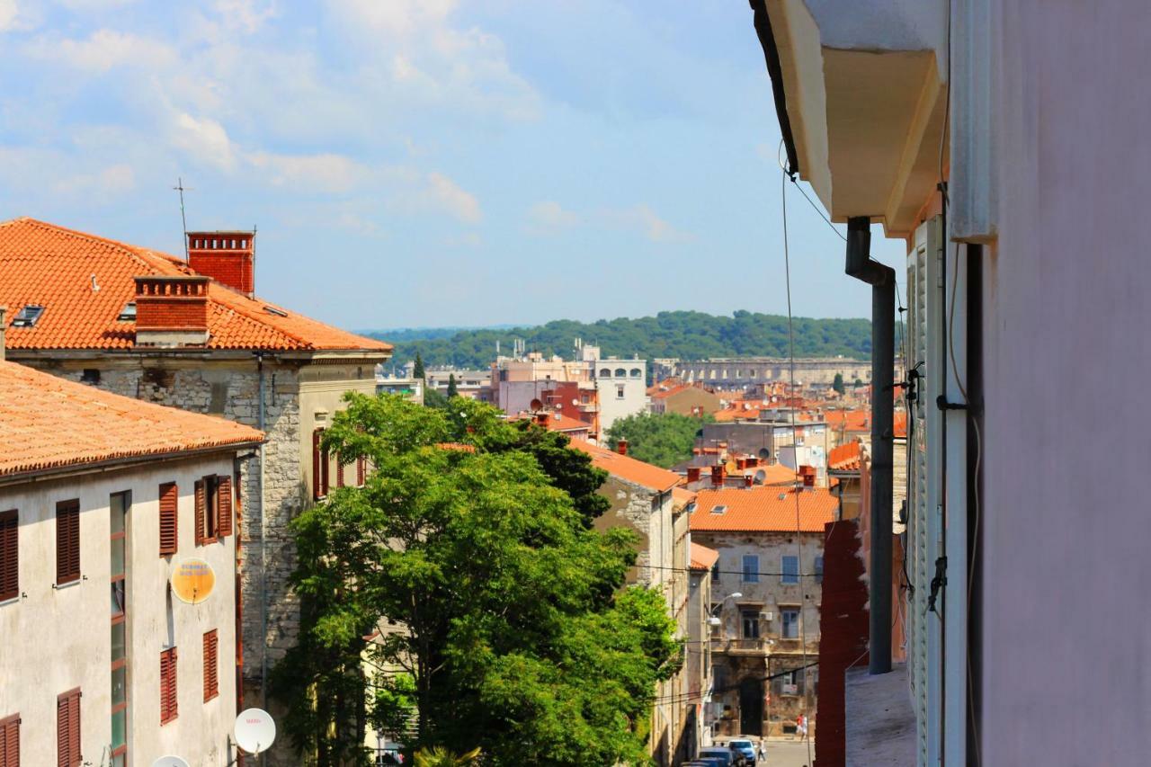 Sunny Corner In City Center With Free Parking Appartement Pula Buitenkant foto