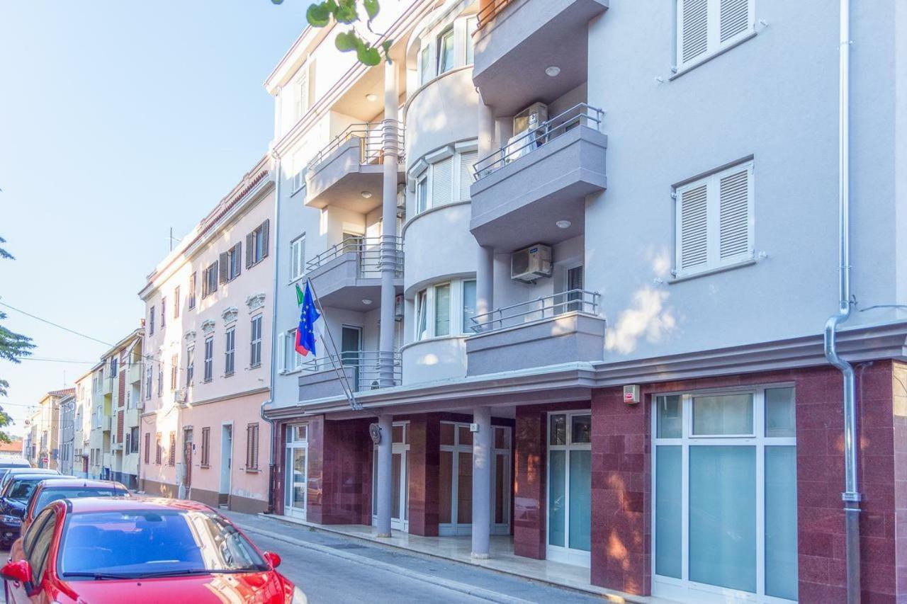 Sunny Corner In City Center With Free Parking Appartement Pula Buitenkant foto